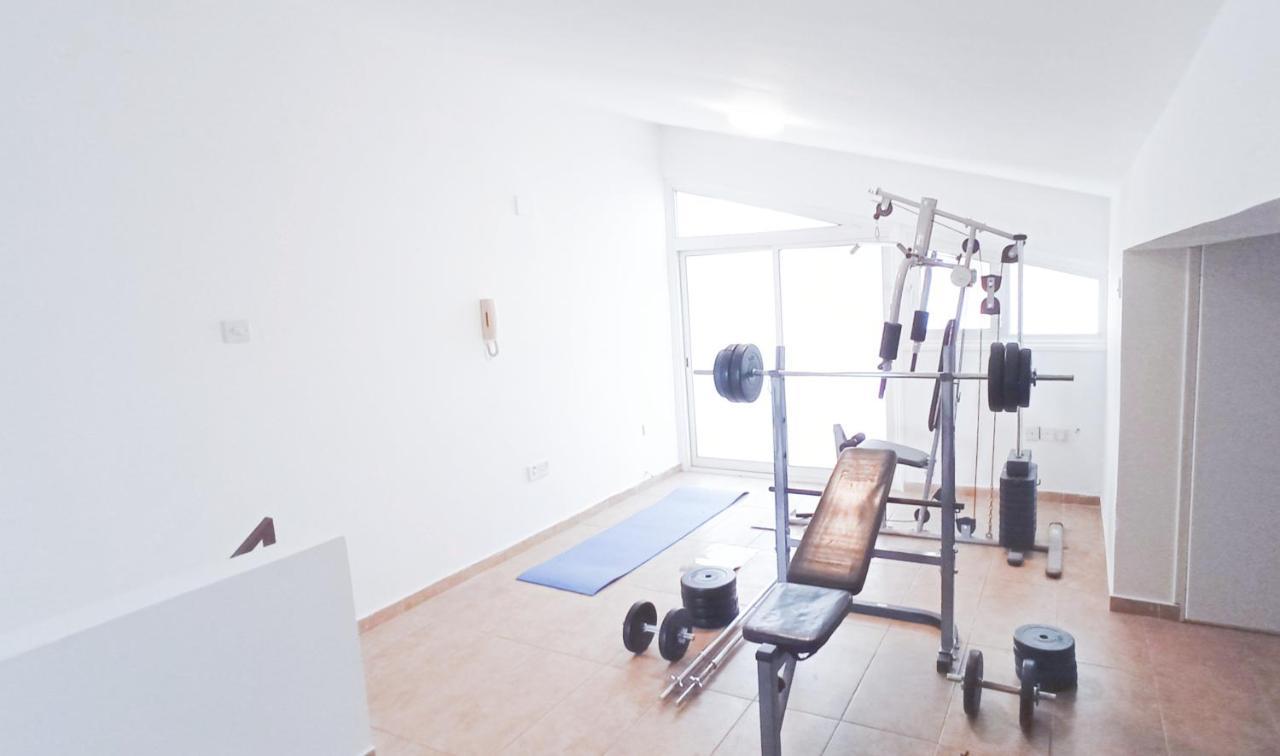 Luxury Private Rooms -Sea View, Netflix, Gym- 5 Min From Beach! - Private Room In Shared Apartment Larnaca Dış mekan fotoğraf