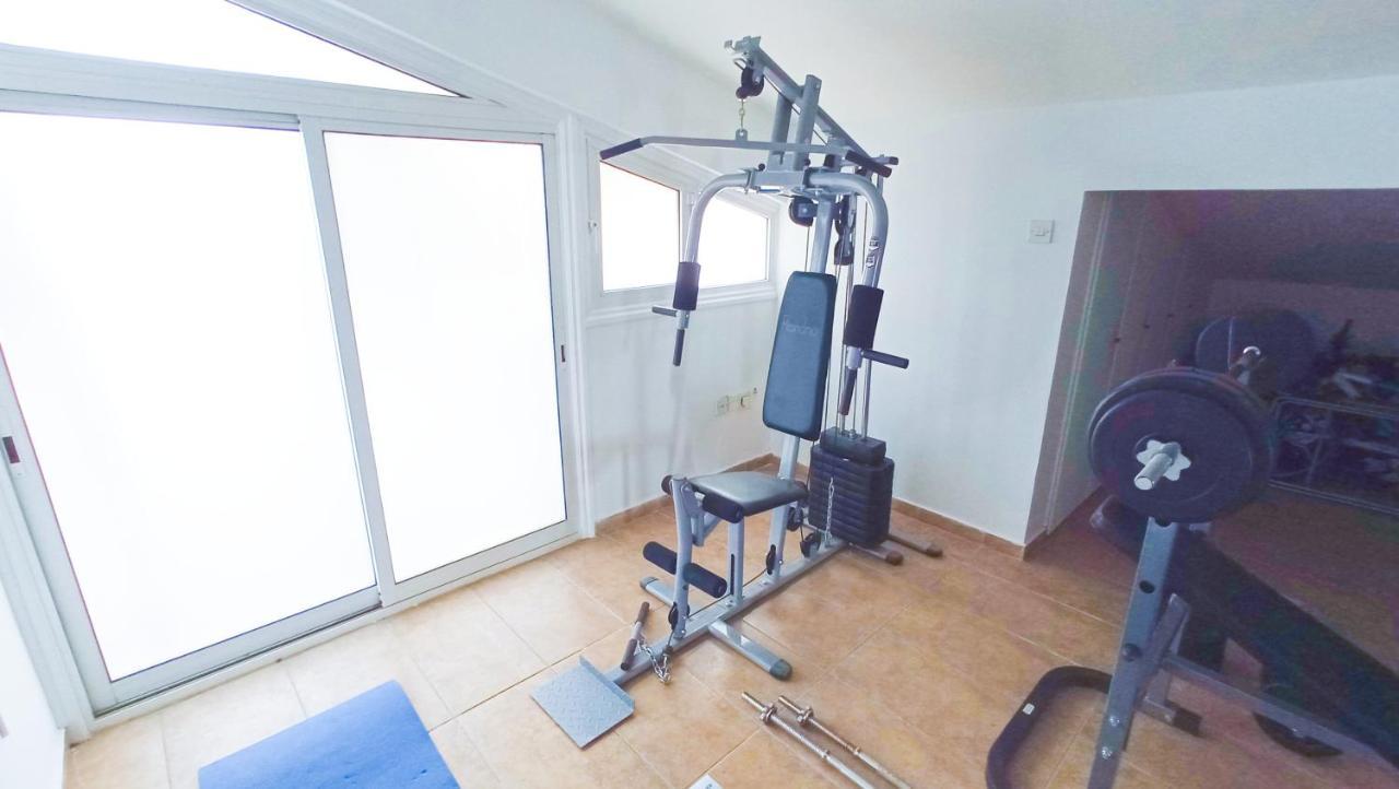 Luxury Private Rooms -Sea View, Netflix, Gym- 5 Min From Beach! - Private Room In Shared Apartment Larnaca Dış mekan fotoğraf